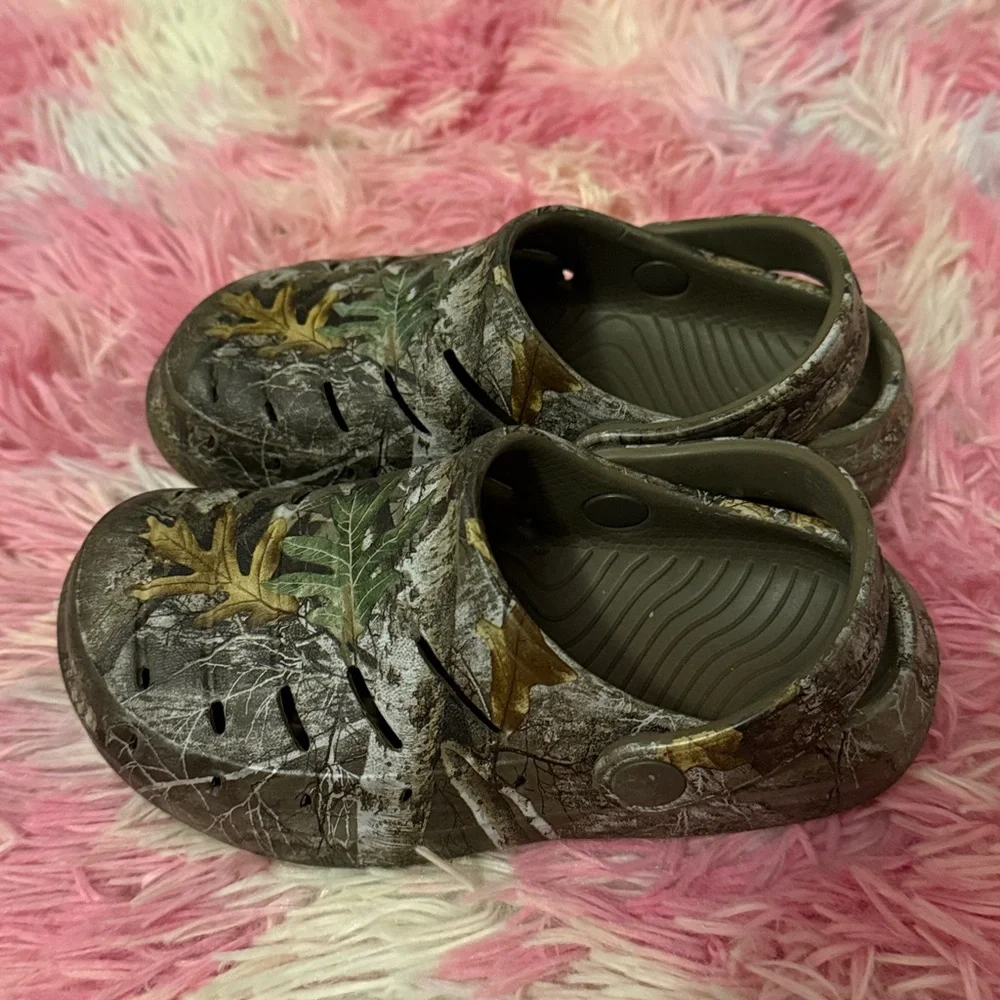 Rugged shark! Camouflage Kids Slip-On Water Shoes